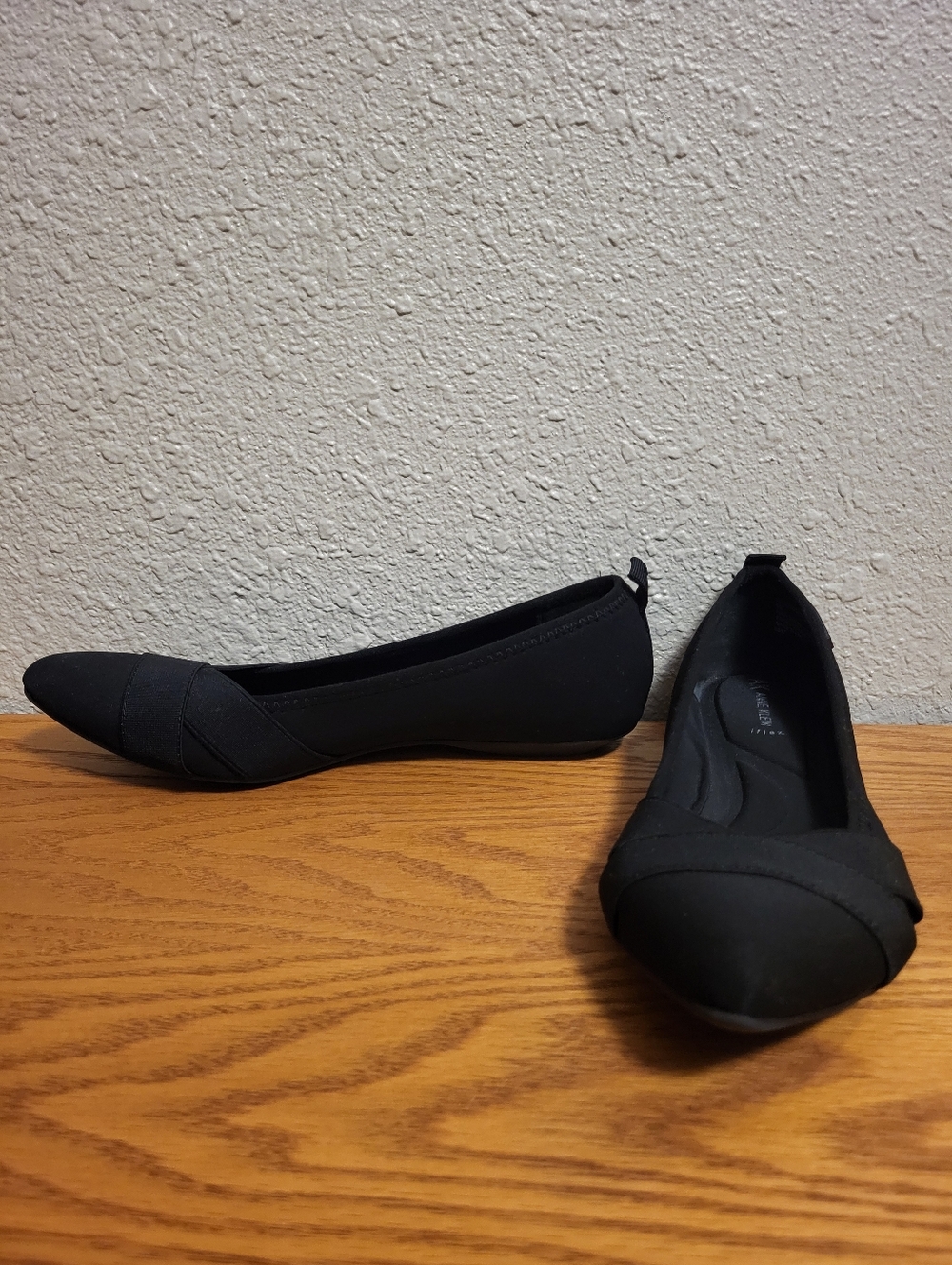 Anne Klein Black Ozzie Pointed Toe Flats Size 9M - Picture 2 of 10